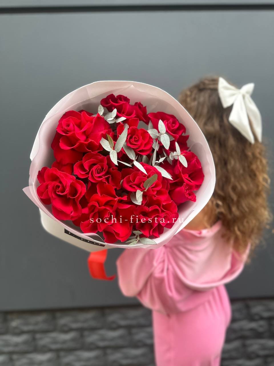 Красные французские розы — доставка цветов Новосибирске