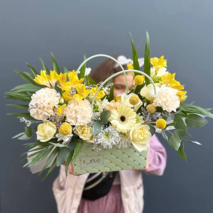 Сумочка с розами "Эпиа" в Новосибирске