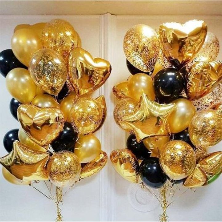 Фонтан шаров "Чёрное золото" в Новосибирске