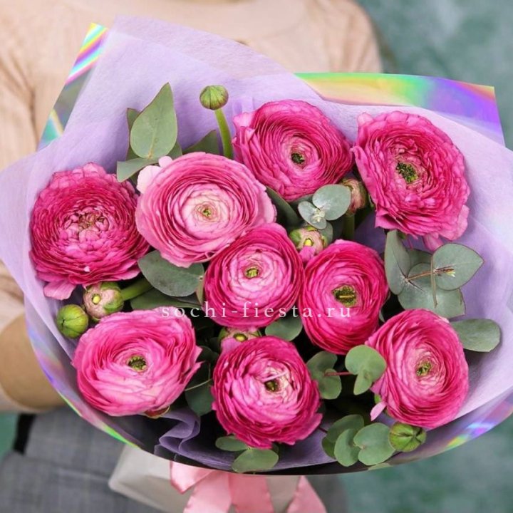 Ранункулюсы с эвкалиптом №2 в Новосибирске