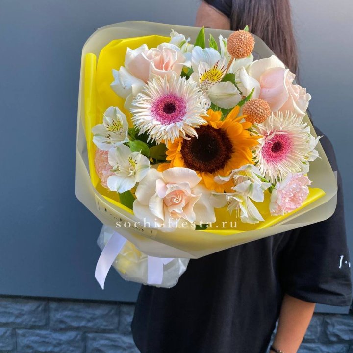 Букет с подсолнухом "Елоу" в Новосибирске