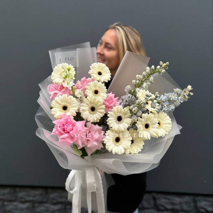 Букет роз и гербер в Новосибирске