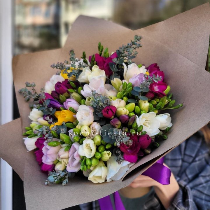 Букет фрезий "Радуга" в Новосибирске