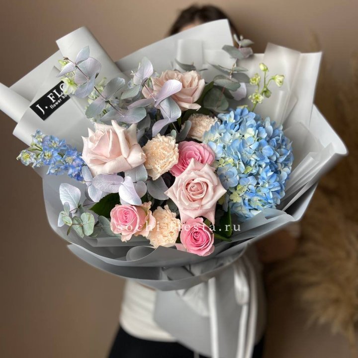 Букет с гортензией № 4 в Новосибирске