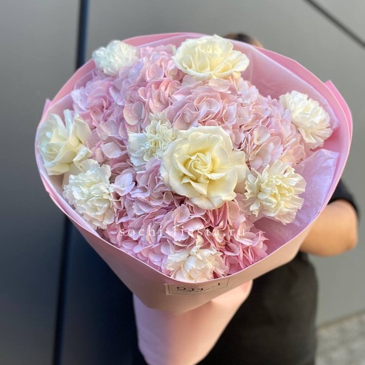  Букет гортензий и роз  в Новосибирске