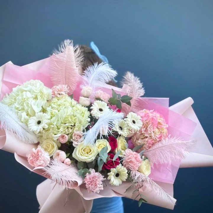 Дизайнерский букет "Валенсия-3" в Новосибирске