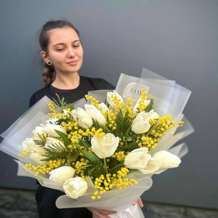 Букет тюльпанов и мимозы в Новосибирске