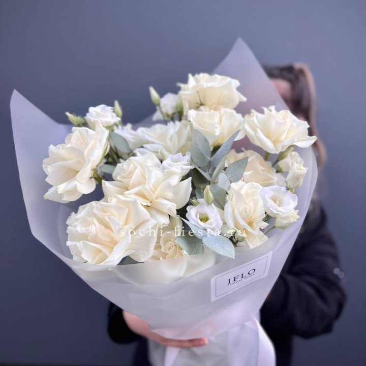 Букет французских роз и эустомы  в Новосибирске