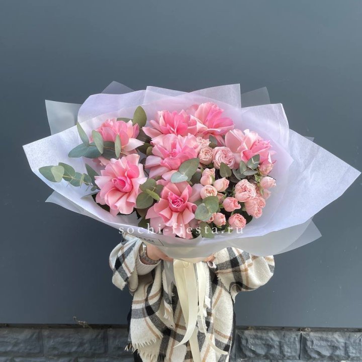 Букет французских и пионовидных роз  в Новосибирске