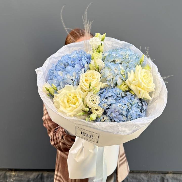 Букет "Глубина глаз" с доставкой в Новосибирске