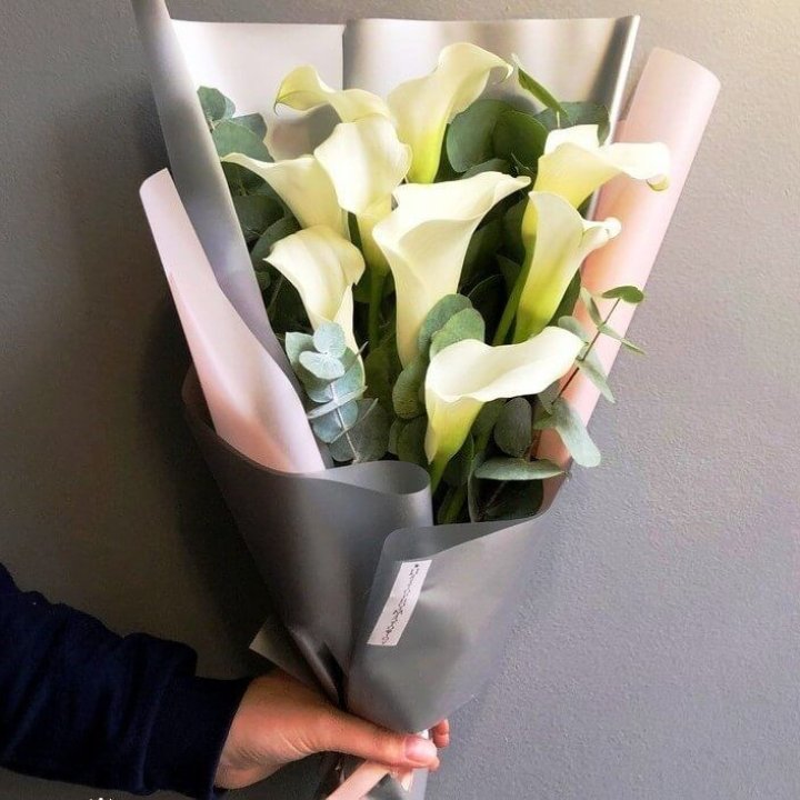 Каллы с эвкалиптом в Новосибирске