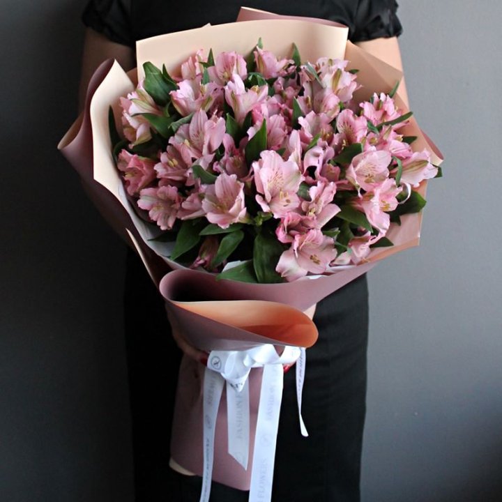 Букет розовых альстромерий в Новосибирске