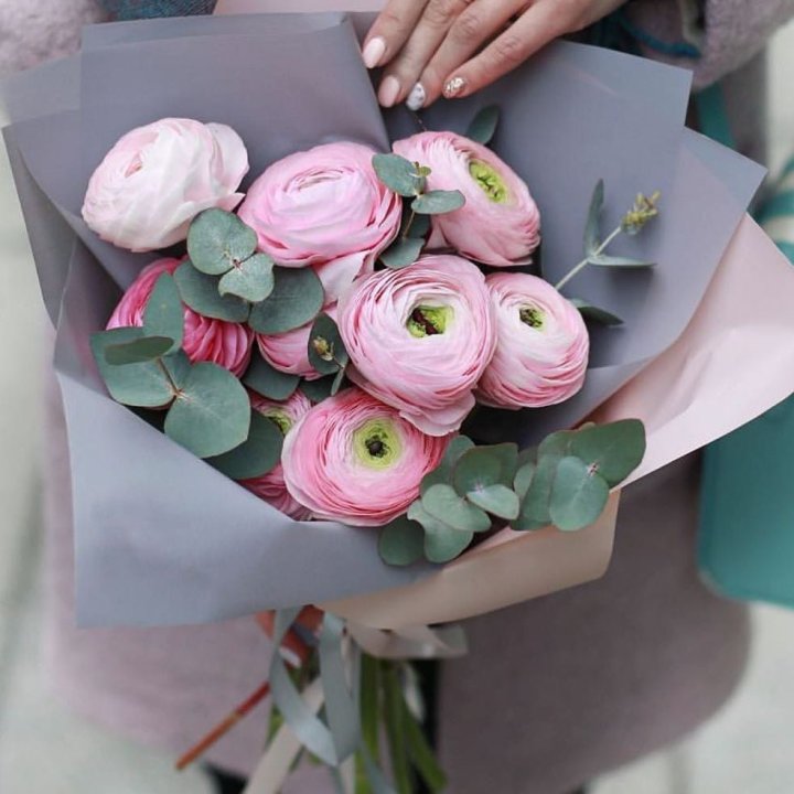 Ранункулюсы с эвкалиптом №1 в Новосибирске