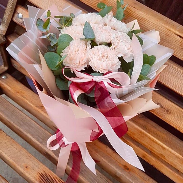 Диантусы с эвкалиптом в Новосибирске