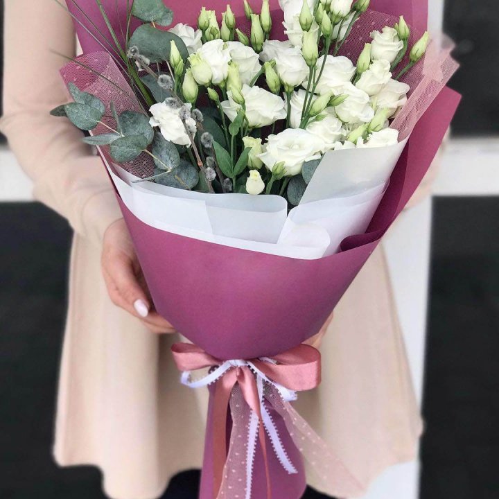 Эустомы с эвкалиптом в Новосибирске