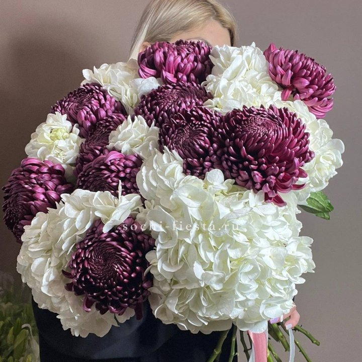 Охапка Бигуди и гортензий в Новосибирске