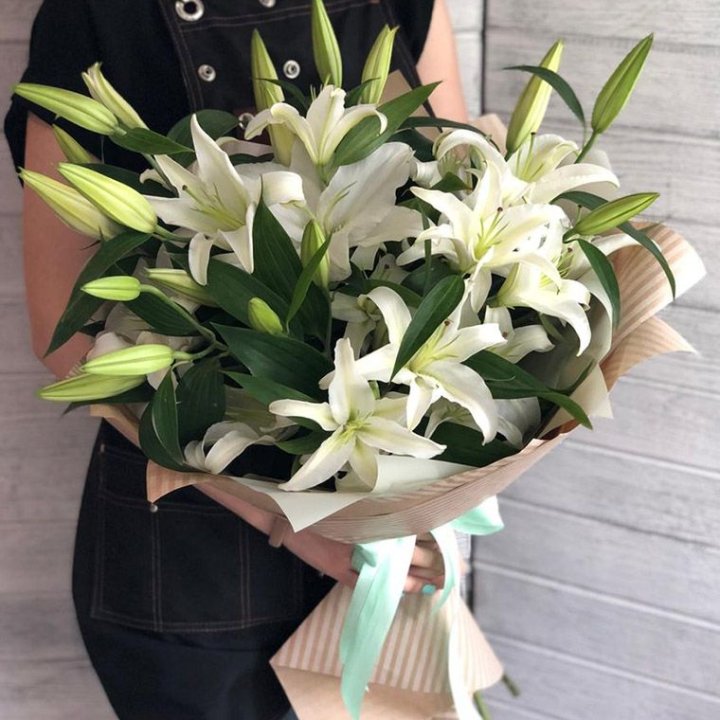Букет белых лилий в Новосибирске