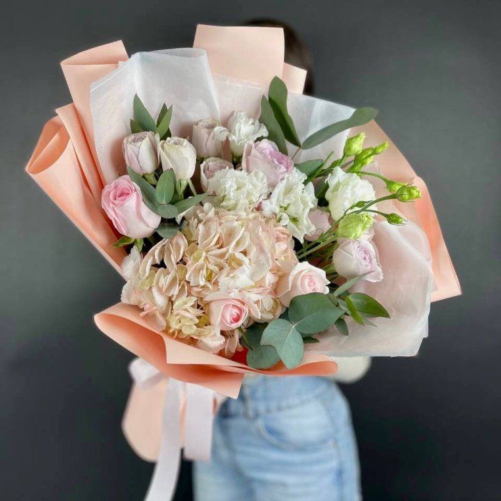 Букет с гортензией "Клодс" в Новосибирске