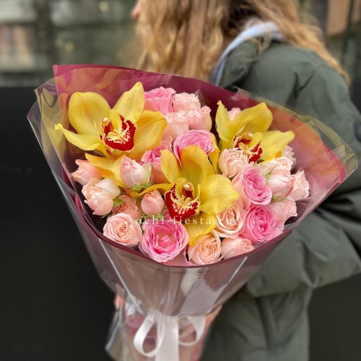  Букет орхидей и роз Есенья в Новосибирске