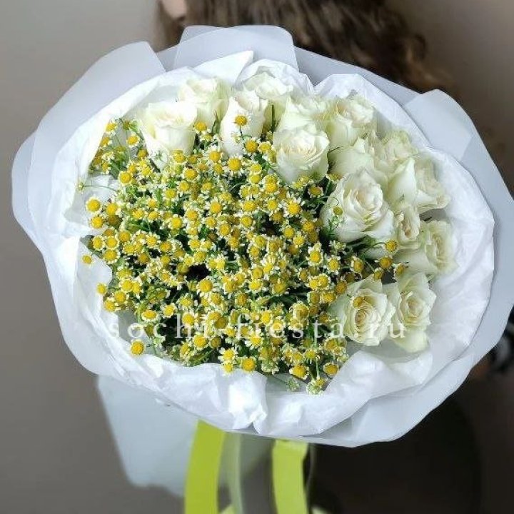 Букет ромашек и роз "Полина" в Новосибирске