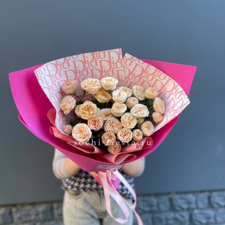 9 пионовидных роз в Новосибирске