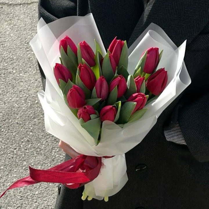 15 красных тюльпанов в Новосибирске