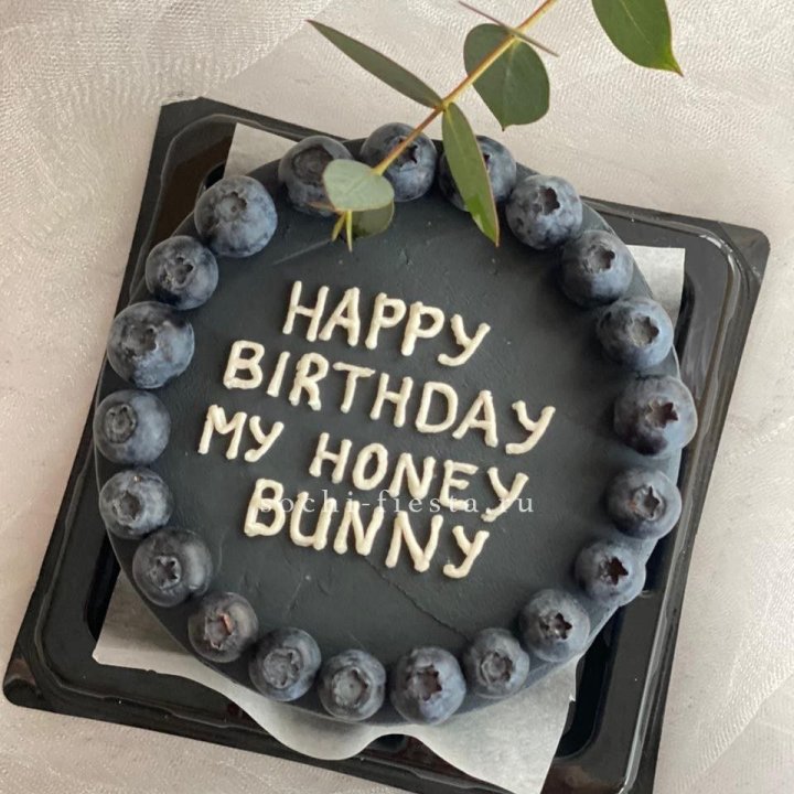 Бенто-торт "С днем рождения" с ягодами в Новосибирске