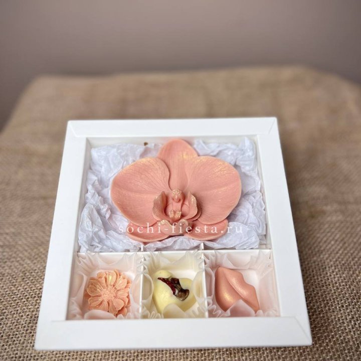 Конфеты из шоколада с Орхидеей в Новосибирске