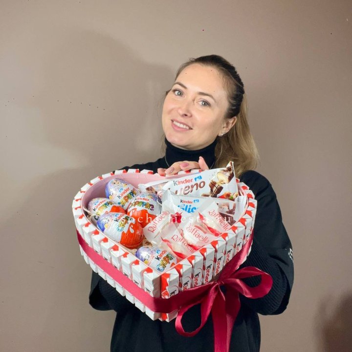 Подарочный набор сердце с Киндерами в Новосибирске