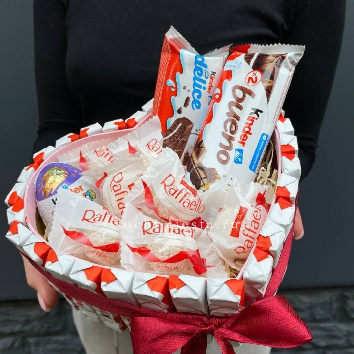 Подарочный набор сердце с Киндерами и Рафаэлло в Новосибирске