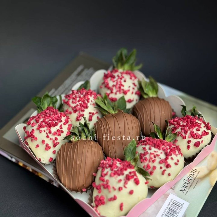 Клубника в шоколаде 9 ягод №2 с доставкой в Новосибирске