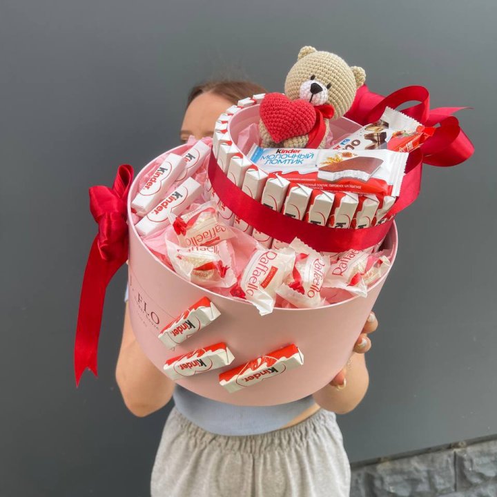 Бокс киндерами и раффаэлло 2 в Новосибирске