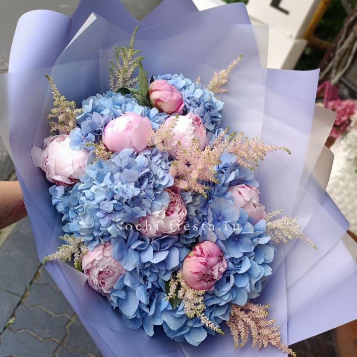 Дизайнерский букет с гортензией №3 в Новосибирске