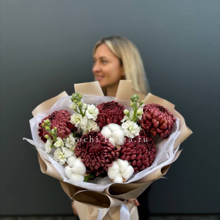 Хризантемы с маттиолой в Новосибирске