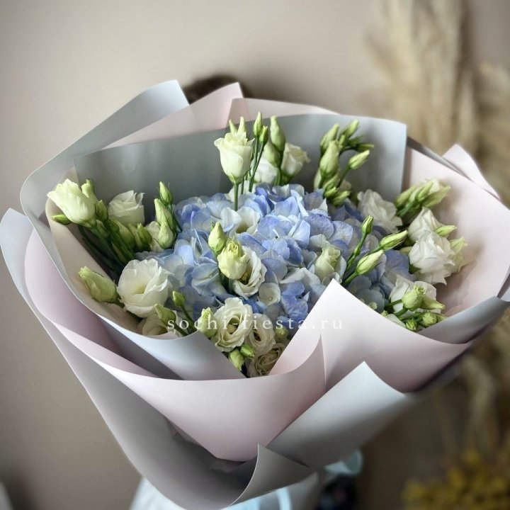 Букет с гортензией "Адель" в Новосибирске