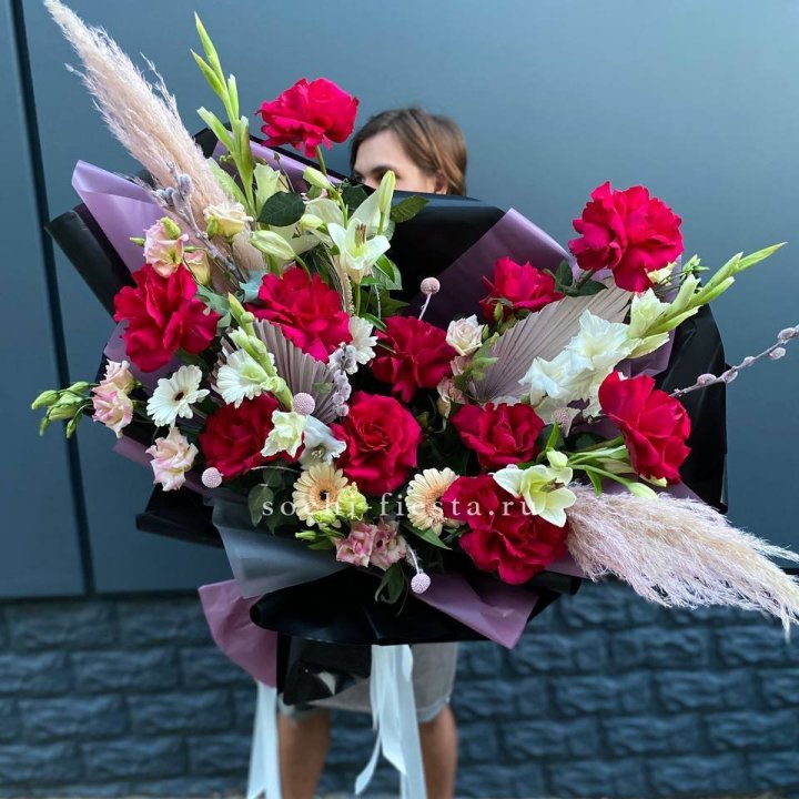 Дизайнерский букет Ред в Новосибирске
