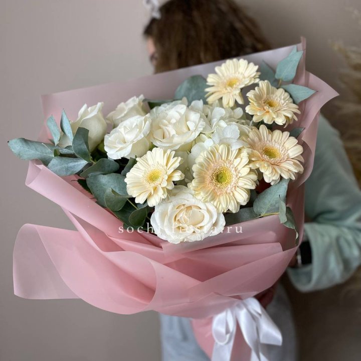 Букет роз, гортензии, гербер  в Новосибирске