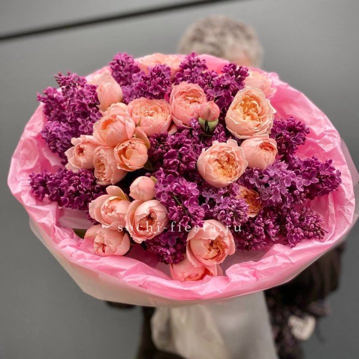  Дуо букет из кустовых роз и сирени в Новосибирске