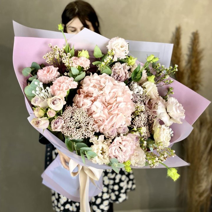 Дизайнерский букет "Трели кримс" в Новосибирске