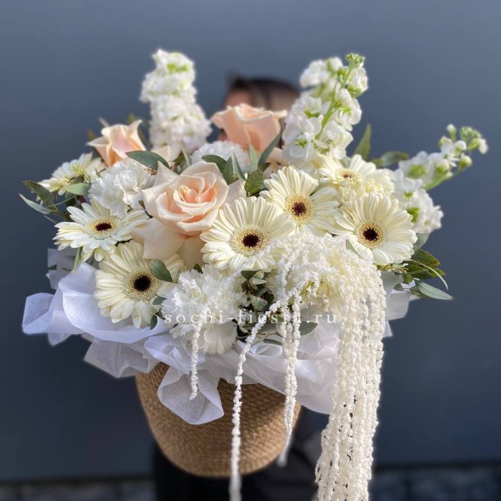 Цветы в джутовом кашпо "Валери" в Новосибирске