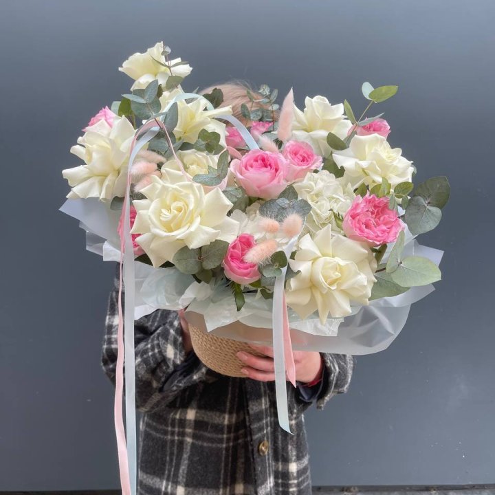 Кашпо с розами в Новосибирске