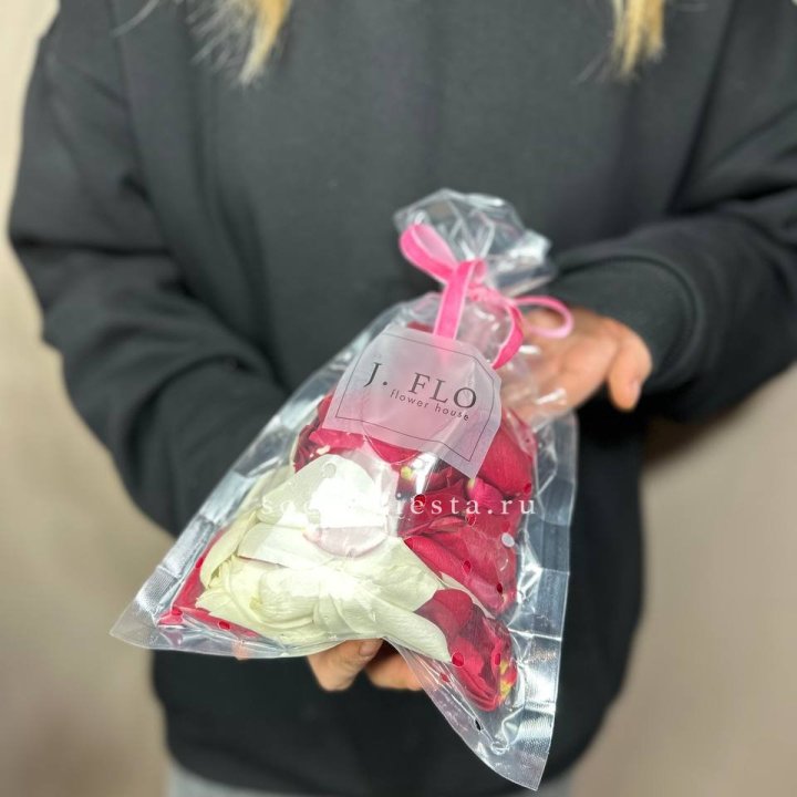 Лепестки роз в Новосибирске