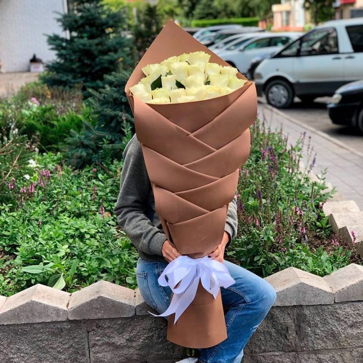 Голландские розы белые "Рыбка" в Новосибирске