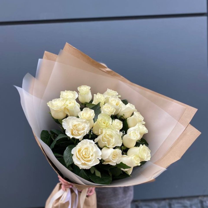  Букет  высоких белых роз   с доставкой в Новосибирске