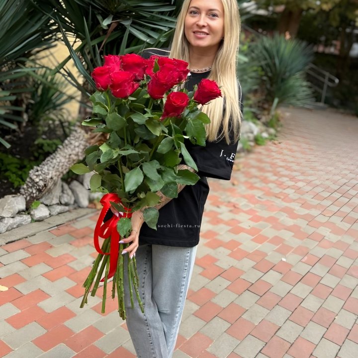 15 высоких красных роз в Новосибирске