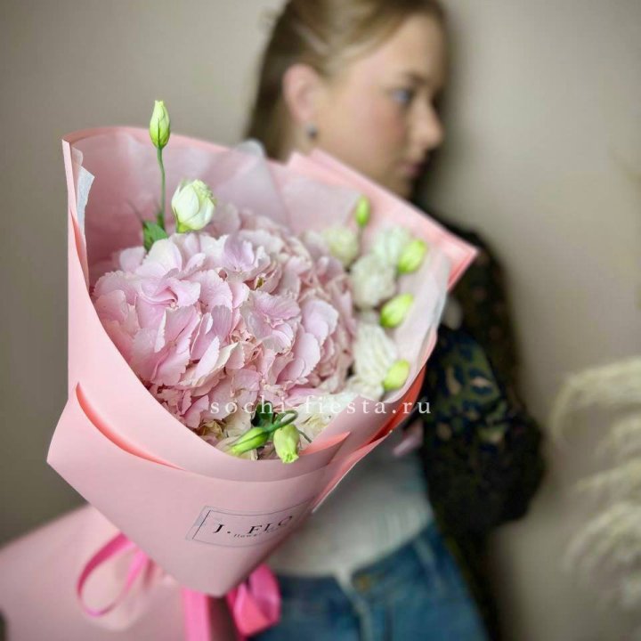 Букет с гортензией №2 в Новосибирске