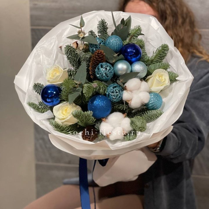 Новогодний букет "Синий иней" в Новосибирске