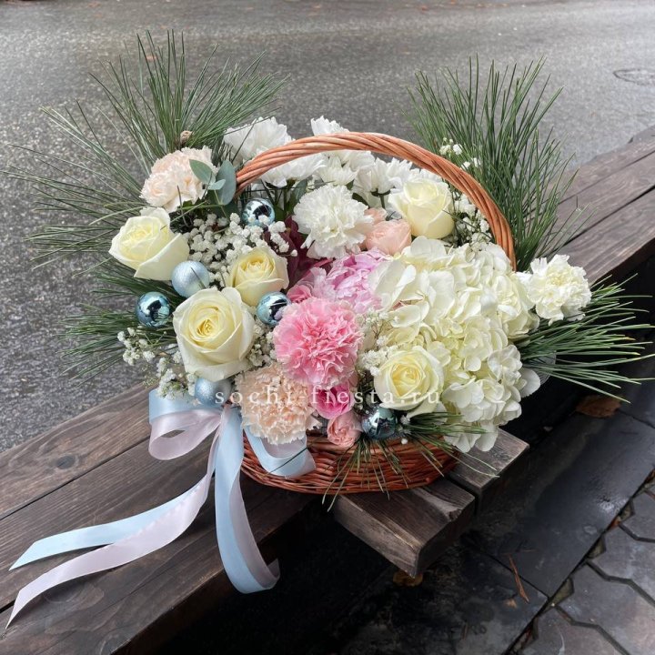 Новогодняя корзина  в Новосибирске