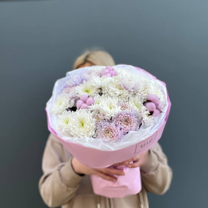 7 нежных хризантем в Новосибирске