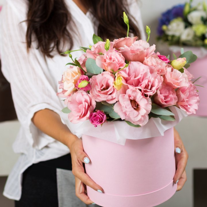 Эустома в шляпной коробке в Новосибирске